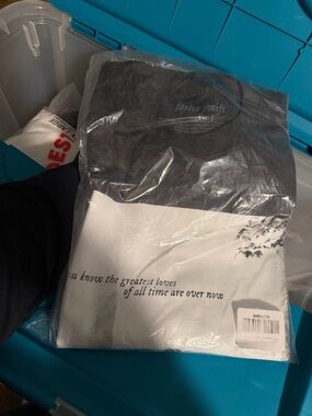 Taylor Swift greatest love of all time
T-shirt xl nwt